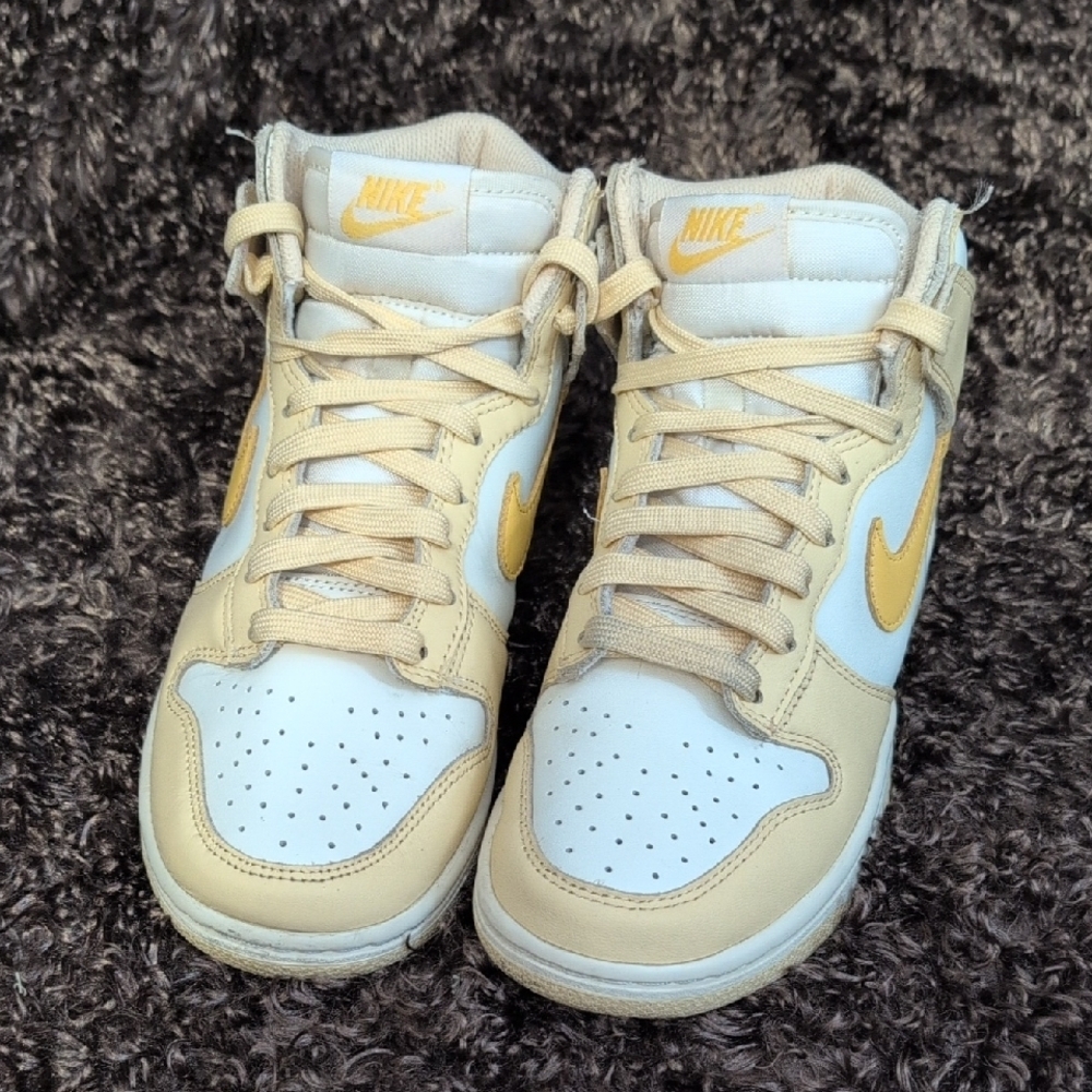 Women's Nike Dunk High "Pale Vanilla" - Picture 2 of 7